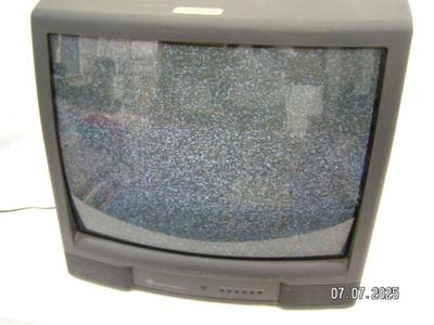 Gamers TV/video-audio display. 27" old school color TV w/stereo