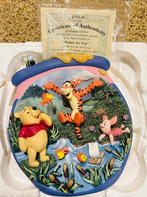 WINNIE THE POOH HONEY POT ADVENTURES SCULPTURAL PLATES FROM THE BRADFORD EXCHANGE