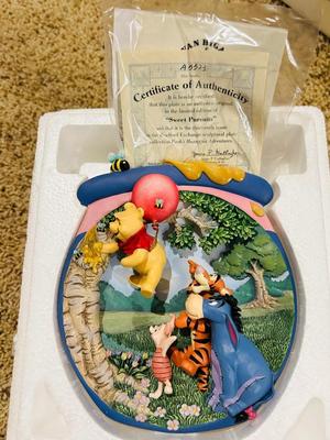 WINNIE THE POOH HONEY POT ADVENTURES SCULPTURAL PLATES FROM THE BRADFORD EXCHANGE