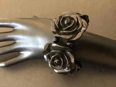 Black floral stretch bracelet
