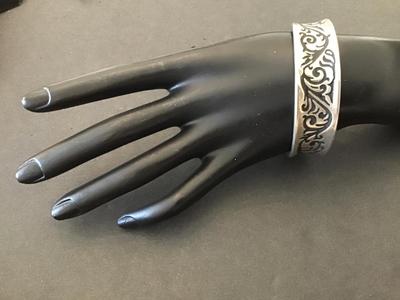 Beautiful design Silver Tone Cuff bracelet
