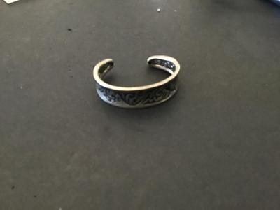 Beautiful design Silver Tone Cuff bracelet