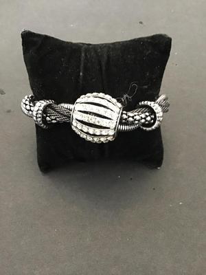 Vintage bedazzle very good quality bracelet