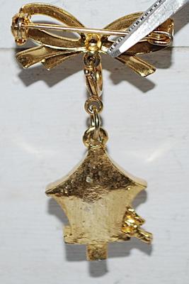 VINTAGE Gold Colored BOW & BIRDHOUSE BROOCH (1¾" x 1") with Dangle House and 2 Birds & RED Stone on a Gold Tone Setting