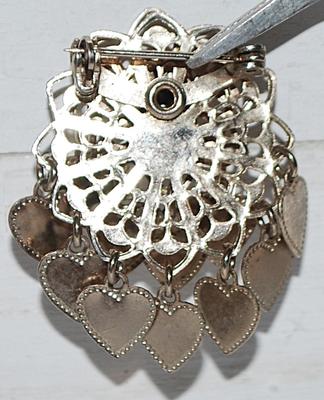 VINTAGE 12 Silver Colored Dangle HEARTS BROOCH (1½" x 1¼") on a Grill Silver Tone Setting