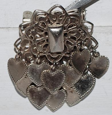 VINTAGE 12 Silver Colored Dangle HEARTS BROOCH (1½" x 1¼") on a Grill Silver Tone Setting