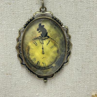 Compacts, Locket, Cameos and More Timeless Pieces (ST-SS)