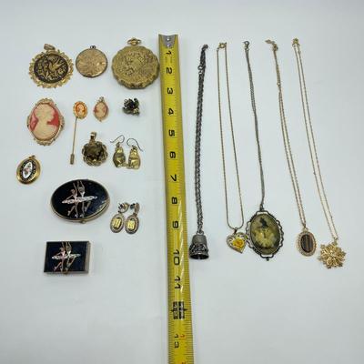 Compacts, Locket, Cameos and More Timeless Pieces (ST-SS)