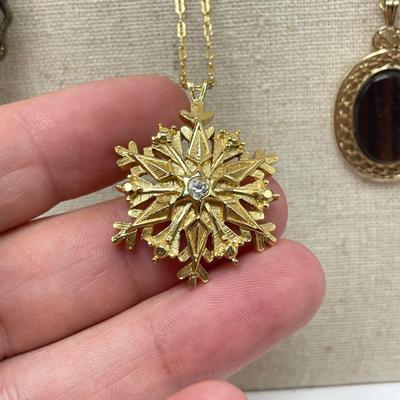 Compacts, Locket, Cameos and More Timeless Pieces (ST-SS)
