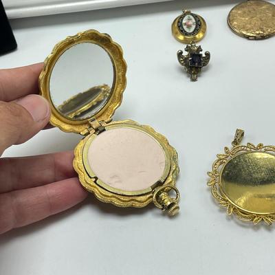 Compacts, Locket, Cameos and More Timeless Pieces (ST-SS)