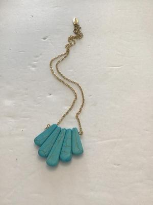 Beautiful, vintage gold tone, blue marble necklace