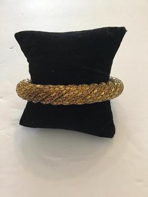 Nice gold tone bracelet, very nice quality
