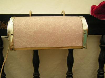 How 50s! Reading lamp, hangs on headboard. Adjustable.