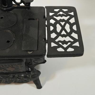 LOT 123L: Vintage Miniature Crescent Cast Iron Stove Table Lamp