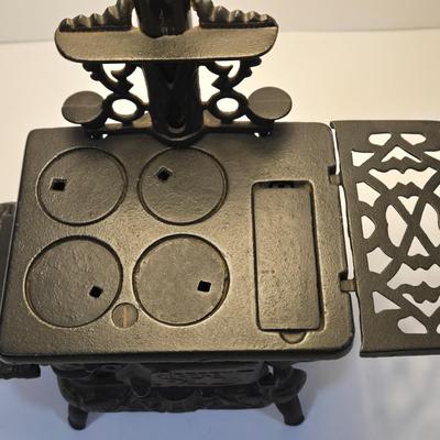 LOT 123L: Vintage Miniature Crescent Cast Iron Stove Table Lamp