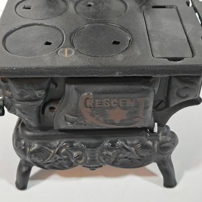 LOT 123L: Vintage Miniature Crescent Cast Iron Stove Table Lamp