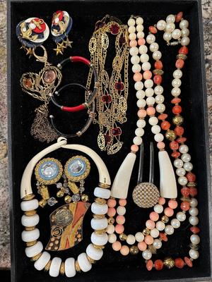 Costume Jewelry Lot - Y - Necklaces, Bracelets, Hairpin, Key chain