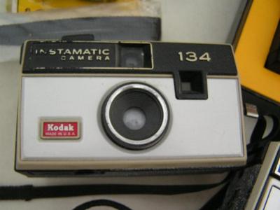 4 old film cameras, assorted types/styles/film types. 15 flash cubes