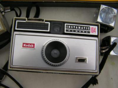 4 old film cameras, assorted types/styles/film types. 15 flash cubes