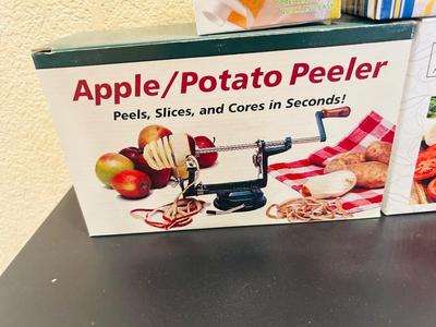 APPLE/POTATO PEELER, TOMATO/MOZZARELLA SLICER, PINEAPPLE SLICER AND MINI MULTI GRATER
