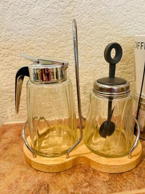 KRUPS 4 CUP COFFEE MAKER, BAKE IN SKILLET BROWNIE MIX, SYRUP DISTRIBUTION JARS, COFFEE/TEA CUP GIFT SET