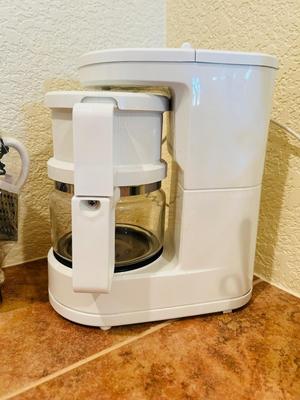 KRUPS 4 CUP COFFEE MAKER, BAKE IN SKILLET BROWNIE MIX, SYRUP DISTRIBUTION JARS, COFFEE/TEA CUP GIFT SET