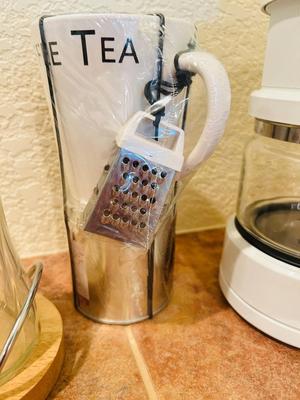 KRUPS 4 CUP COFFEE MAKER, BAKE IN SKILLET BROWNIE MIX, SYRUP DISTRIBUTION JARS, COFFEE/TEA CUP GIFT SET