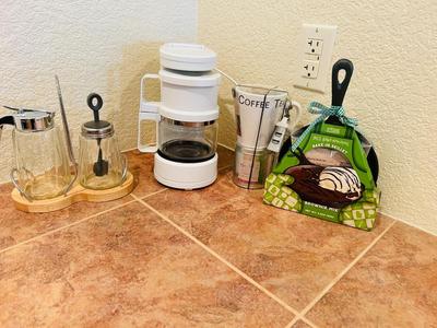 KRUPS 4 CUP COFFEE MAKER, BAKE IN SKILLET BROWNIE MIX, SYRUP DISTRIBUTION JARS, COFFEE/TEA CUP GIFT SET