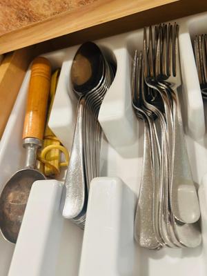 WALCO FLATWARE AND VARIOUS KITCHEN UTENSILS
