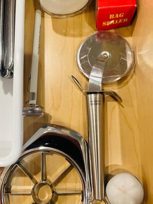 WALCO FLATWARE AND VARIOUS KITCHEN UTENSILS