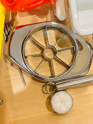 WALCO FLATWARE AND VARIOUS KITCHEN UTENSILS