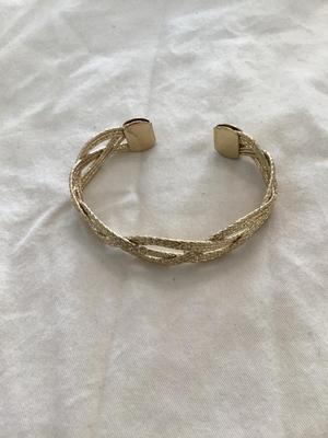 Nice gold toned bracelet