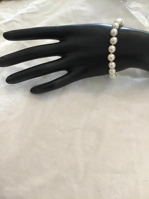 Very pretty pearl bracelet