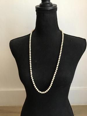 Very beautiful pearl necklace