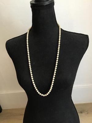 Very beautiful vintage pearl necklace