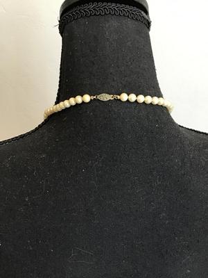 Very beautiful vintage pearl necklace