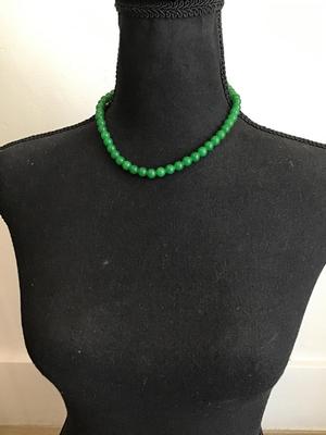 Very pretty beaded dark green necklace