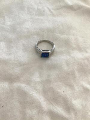 Very beautiful green sparkly silver tone ring