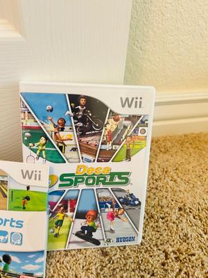 NINTENDO WII GAMING SYSTEM WITB WII PLAY AND CONTROLLERS