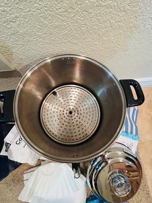 DeLONGHI ULTIMATE COFFEE URN* 60 CUP COFFEE MAKER* AND DISH TOWELS