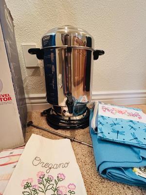 DeLONGHI ULTIMATE COFFEE URN* 60 CUP COFFEE MAKER* AND DISH TOWELS