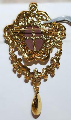 Beautiful BEIGE CAMEO BROOCH (2¾" x 1¾") with ORANGE/RED Accent Stones & Beveled Teardrop Dangle on a Gold Tone Setting