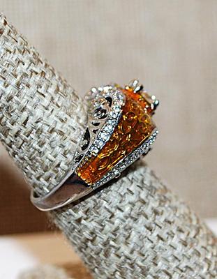 Size 9 Marked .925 "Puffy" AMBER Party Ring with a Single Main Clear Round Stone on a Silver Band (6.3g)