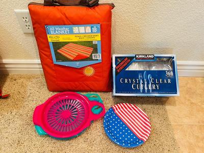 PICNICKING WITH THIS ALL WEATHER BLANKET PAPER PLATE HOLDERS, NAPKINS AND DISPOSABLE CUTLERY
