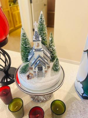 CHRISTMAS BATTERY OPERATED LIT CENTERPIECE