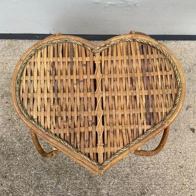 G400 Large White Handle Basket & Heart Shaped Picnic Basket