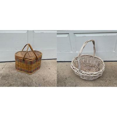 G400 Large White Handle Basket & Heart Shaped Picnic Basket