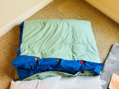 FULL SIZED DOWN FILLED COMFORTER 40 X 58 CHENILLE THROW & PILLOWS.