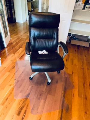 LIKE NEW LEATHER LAZYBOY DESK CHAIR WITH COMFORT CORE AND CHAIR ROLLING MAT