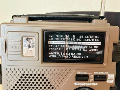 GRUNDIG FR200 AM/FM SHORTWAVE RADIO, VINTAGE MINI FAN, ELECTRIC 24HR TIMER, & PAPER/NAPKIN HOLDER